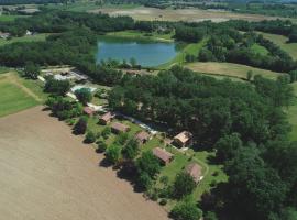 Les chalets de Dordogne, hotel with pools in Razac-dʼEymet
