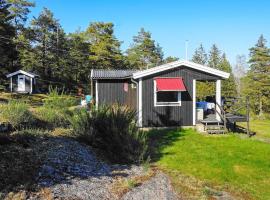 6 person holiday home in HEN N, casa a Henån