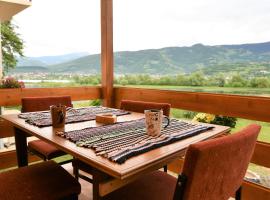 Holiday House by The Lake, holiday home in Plav