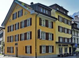 Hotel Freihof, hotel em Glarus