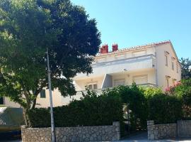 Apartments Kraljić, hotel v destinácii Baška