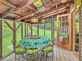 Rustic-Chic Cottage with Yard and Grill - Near Hiking!, cheap hotel in Northfield