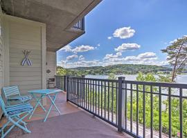 Modern Family Condo with Pano Lake Views and Pool!, Hotel mit Parkplatz in Bean Station