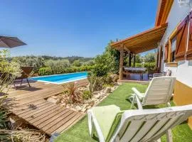 Carcavelos Villa with Pool