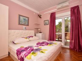 PINK 4, hotel v destinaci Makarska