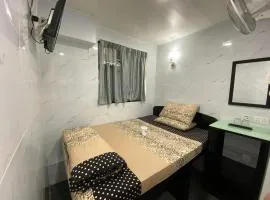 BOHOL HOSTEL Dhillon Hotels HK Block D 24 HOUR RECEPTION 10th floor Block D CHUNGKING MANSION