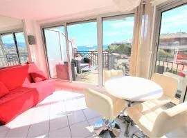 Nice apartment last floor with terrace and clear view on the sea