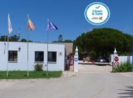 Parque de Campismo Orbitur Sagres, glamping en Sagres