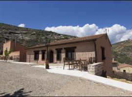 Apartamentos Barrena, hotel v destinaci Albarracín