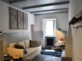 Rocks apartment Colonno, Hotel in Colonno