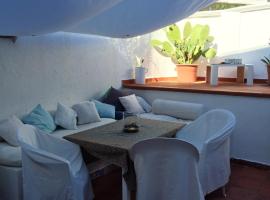 One bedroom house at Rosa Marina 20 m away from the beach with enclosed garden and wifi, hotel din Rosa Marina