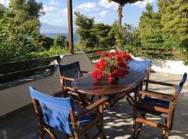 ILIOCHARI sea view apartments Oropos - Kalamos: Kalamos Adası şehrinde bir otel