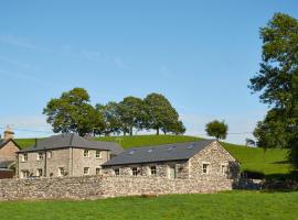 Helm Mount Lodge & Cottages, spa hotel in Kendal