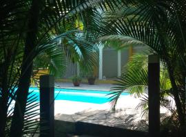 Chambre d'hôte et Loft dans maison de charme piscine à débordement La Villa Gialla, hotel v destinaci Schoelcher
