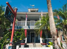 Hemingway House Bed and Breakfast, хотел в Сент Августин