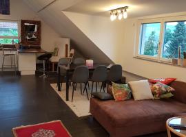 3,5 Zimmer hochwertig eingerichtete Dachgeschosswohnung, holiday rental in Stetten