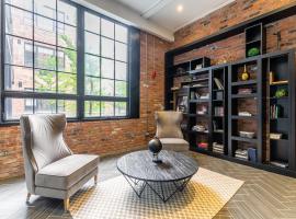 Simply Comfort - DUNDURN LOFTS, apartment in Hamilton