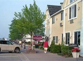 Court Plaza Inn & Suites of Mackinaw, hotel di Mackinaw City