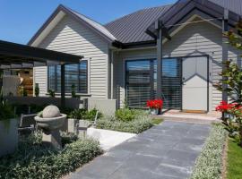 Stay Taupo, bed & breakfast i Taupo