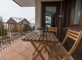 Anayet - Plaza del Reloj en FORMIGAL - by PIRINEOS 360