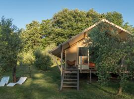Glamping in Toscana, luxury tents in agriturismo biologico, luxury tent in Sorano