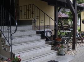 Heckes Ferienwohnung, hotel dengan parkir di Schöneiche