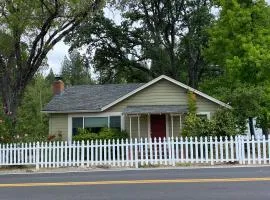 Vans Yosemite Garden Cottage