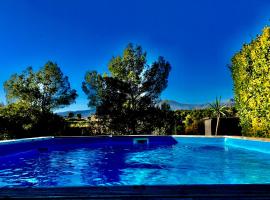 La Gaude, villa 6 personnes-jardin-piscine-vue dégagée au calme，拉戈德的度假屋