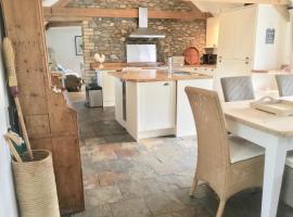 Cuckoo Barn at Penygaer farm near the Brecon Beacons, hotel dengan parking di Llandovery