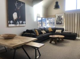 Lodge Chalet 16 - The Stables Perisher, apartment in Perisher Valley