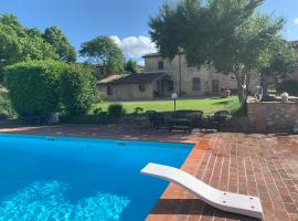 S.M. IL CASTRO, hotel per famiglie a Monteriggioni