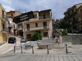la porta del corso: Castronuovo di Sicilia'da bir kiralık tatil yeri
