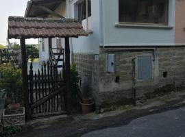 Casetta indipendente al lago di Bolsena, poceni hotel v mestu Valentano