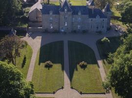 Château de Cadouzan โรงแรมที่มีที่จอดรถในSaint-Dolay