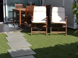 Bonito apartamento con jardín