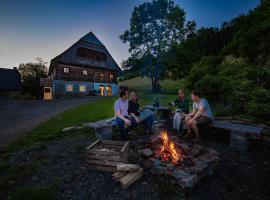 Adelwöhrer Bauernhaus, hotel dengan parking di Falting