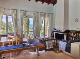 Gastouri Villa Pascalia with heated pool in October and views, villa in Achílleion