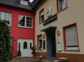 Pension Breidbach, hotel amb aparcament a Ensch