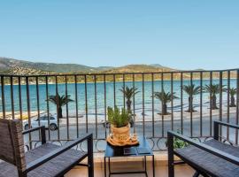 A & B Minimal Suite with Sea View in Argostoli: Argostolion, Argostoli Limanı yakınında bir otel