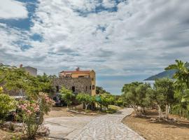 Chara House, hotel with parking in Skoutari