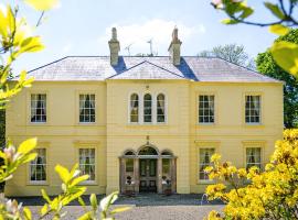Nutgrove House Luxury B&B, hotel with parking in Seaforde