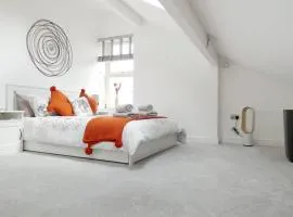 Copley Loft 3 Bedroom House with Patio