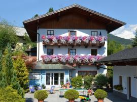 Aparthotel Landhaus Schwaighofer, resort in Russbach am Pass Gschütt