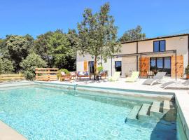 Amazing Home In La Garde Adhmar With Wifi, Private Swimming Pool And Outdoor Swimming Pool, hotel in La Garde-Adhémar