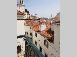 InLoveApartments - Typical Alfama Balcony