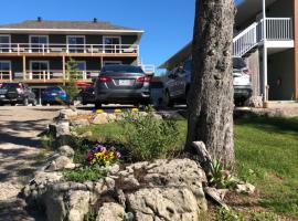 Escarpment Heights Motel: Tobermory şehrinde bir otel