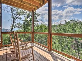 Modern Gatlinburg Cabin with Hot Tub, Game Room, hotel en Gatlinburg