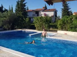Villa Ivanka Murter ap A sa grijanim bazenom i besplatnim parkingom
