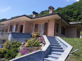 Casa "La Forcella"، بيت عطلات في Brembilla