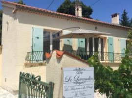 Gîte Le Lavandin、Volonneのホテル